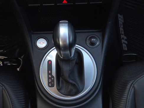 Used 2015 Volkswagen Beetle TDI FWD image 28