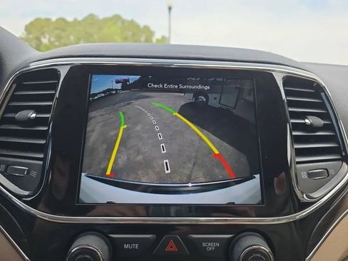 Used 2019 Jeep Grand Cherokee Limited image 32