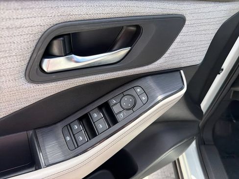 Used 2023 Nissan Rogue SV FWD image 18