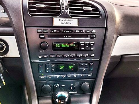 Used 2002 Ford Thunderbird Deluxe image 21