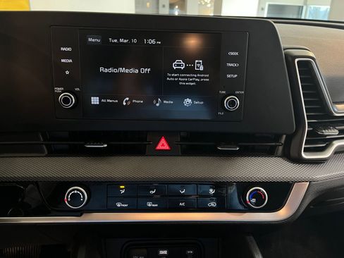 Used 2025 Kia Sportage LX image 17