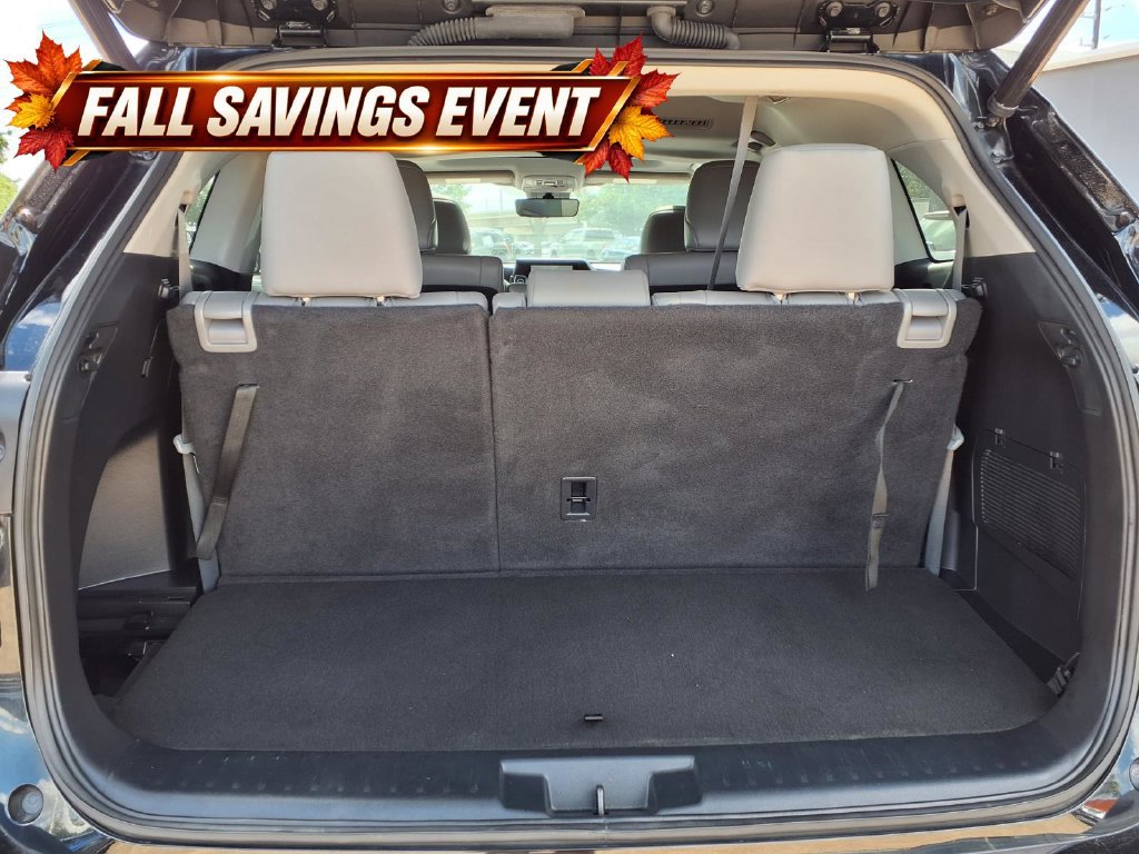 Used 2023 Toyota Highlander XLE AWD/4WD image 13