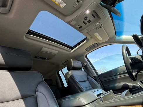 Used 2018 GMC Yukon XL Denali w/ Denali Ultimate Package AWD/4WD image 38
