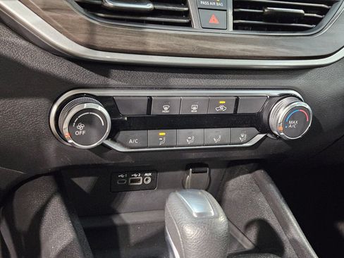 Used 2025 Nissan Altima 2.5 SV FWD image 30