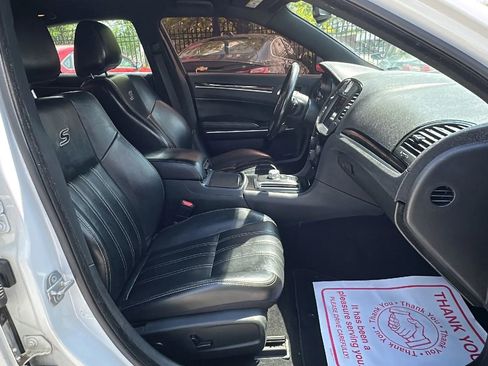 Used 2019 Chrysler 300 S RWD image 15