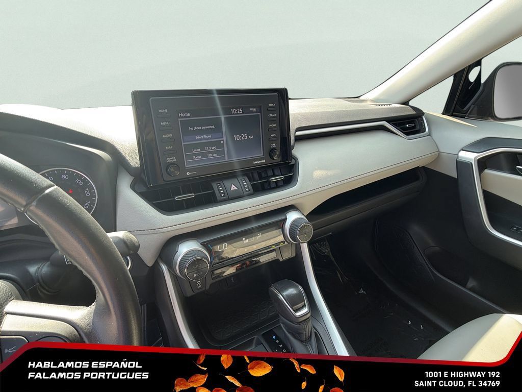 Used 2022 Toyota RAV4 XLE Premium AWD/4WD image 17