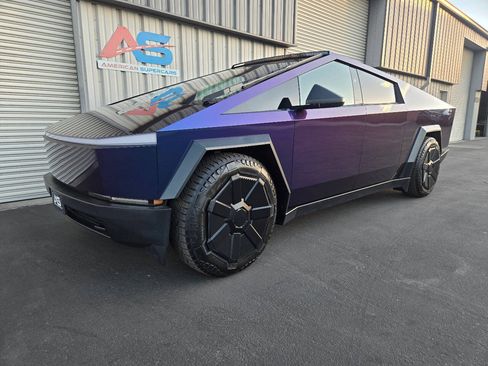 Used 2024 Tesla Cybertruck Cyberbeast AWD/4WD image 3