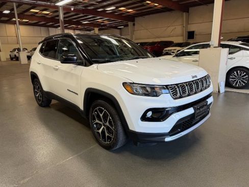 Used 2025 Jeep Compass Limited AWD/4WD image 5