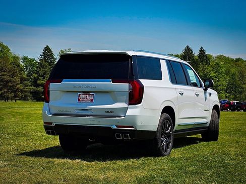 New 2026 GMC Yukon XL Denali w/ Denali Reserve Package AWD/4WD image 3
