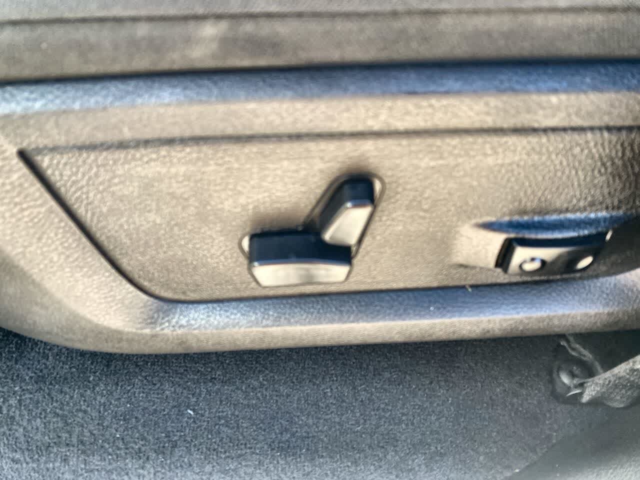 Used 2023 RAM 1500 Classic SLT AWD/4WD image 12