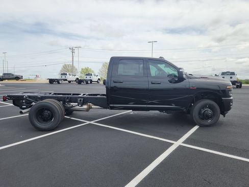 New 2026 RAM 3500 Tradesman AWD/4WD image 9