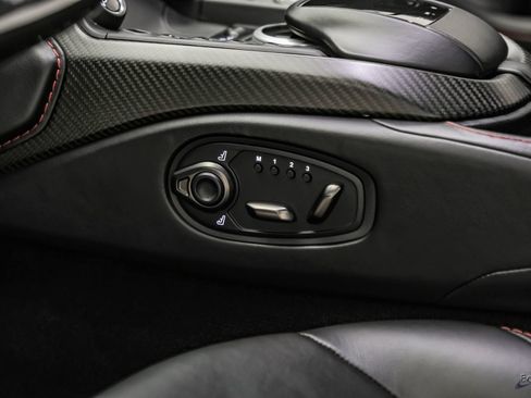 Used 2019 Aston Martin V8 Vantage Coupe RWD image 46