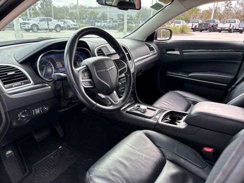 Used 2019 Chrysler 300 Touring L w/ Quick Order Package 22F image 6