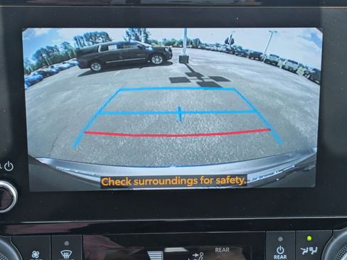 Used 2023 Toyota Highlander L FWD image 25