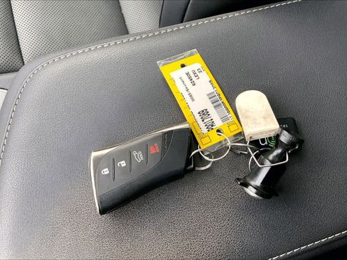 Certified 2023 Lexus RZ 450e Premium w/ Technology Package image 15