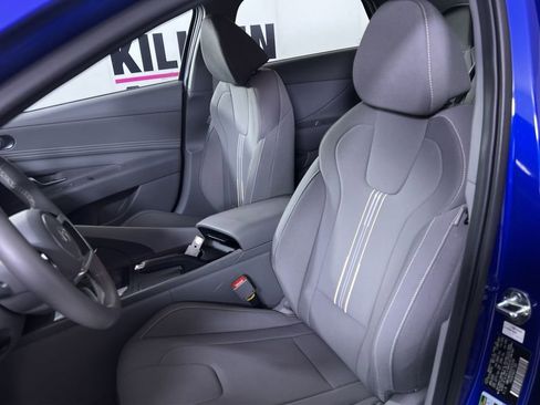 Used 2025 Hyundai Elantra Sport image 13