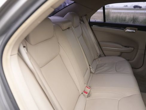 Used 2014 Chrysler 300 image 16