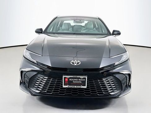 Used 2025 Toyota Camry SE image 2