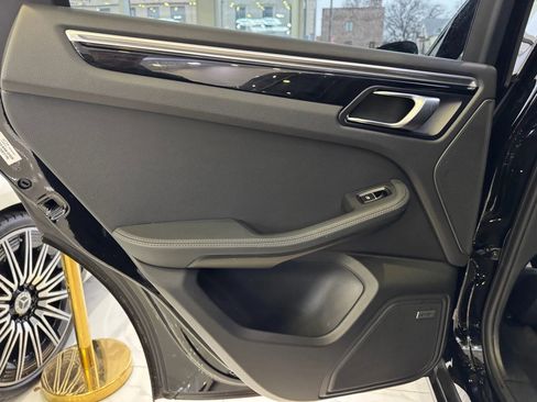 Used 2021 Porsche Macan image 23