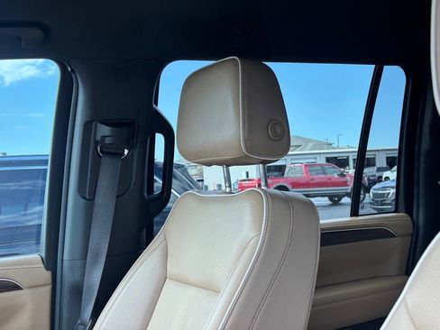 Used 2023 Chevrolet Suburban Premier image 13