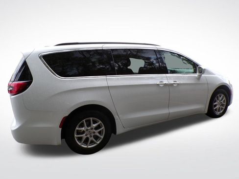 Used 2022 Chrysler Pacifica Touring-L FWD image 8