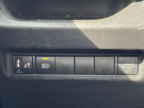 Used 2020 Toyota RAV4 XLE Premium image 20