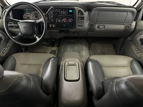 Used 2000 Chevrolet Tahoe Z71 w/ Comfort & Security Pkg image 2