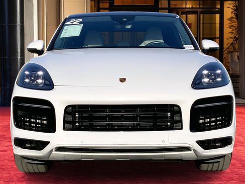 Used 2022 Porsche Cayenne GTS image 3