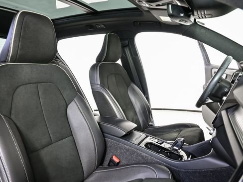 Used 2021 Volvo XC40 T5 R-Design w/ Advanced Package image 22