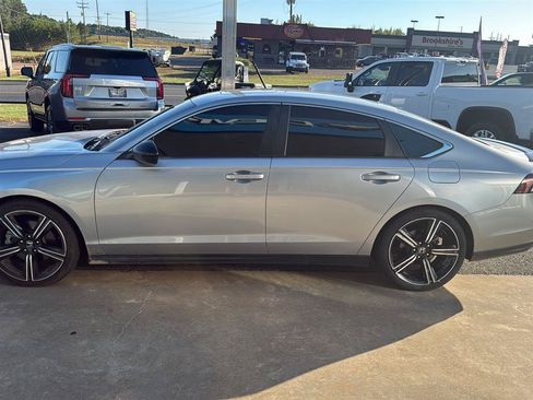 Used 2023 Honda Accord Sport image 4