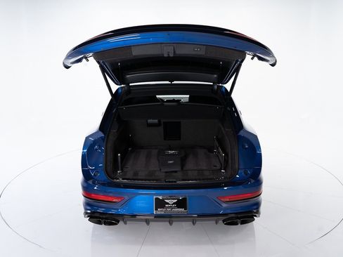 Certified 2025 Bentley Bentayga Extended Wheelbase image 46