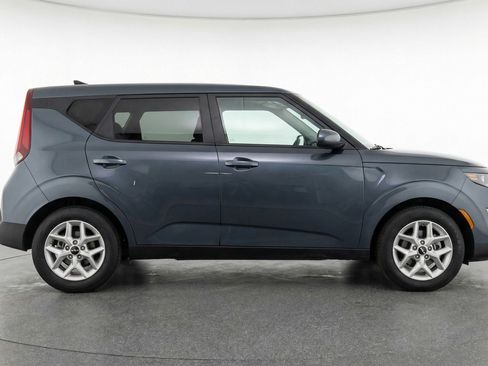 Used 2025 Kia Soul LX w/ LX Technology Package FWD image 11