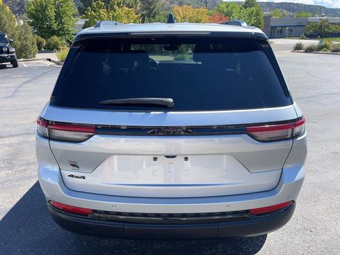 Used 2023 Jeep Grand Cherokee Altitude image 6