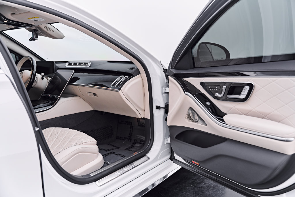 Used 2024 Mercedes-Benz S 580 4MATIC Sedan w/ AMG Line image 23