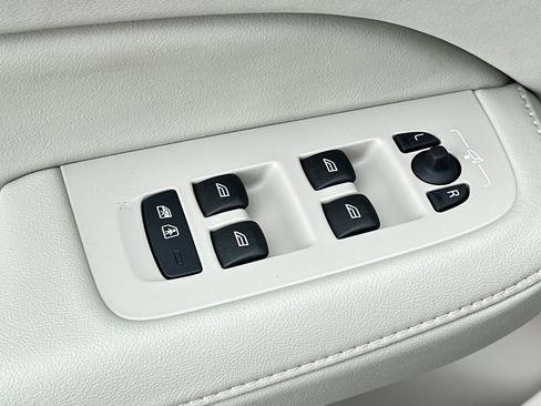 New 2026 Volvo V60 B5 Cross Country Plus w/ Climate Package image 11