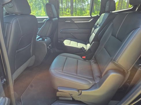 Used 2026 GMC Acadia Elevation w/ Elevation Premium Package FWD image 15