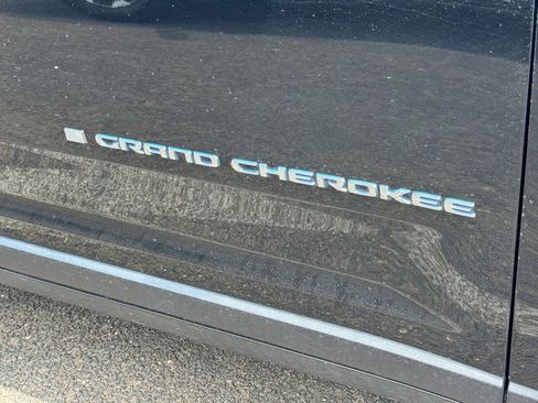 Used 2023 Jeep Grand Cherokee 4WD 4xe image 3