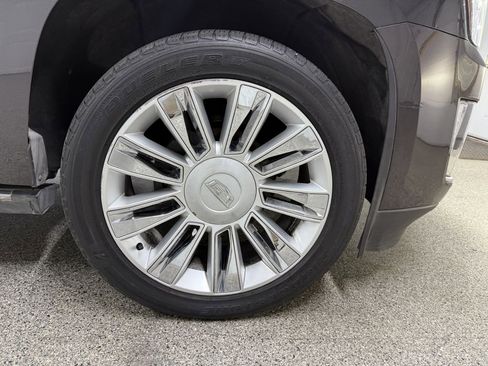 Used 2016 Cadillac Escalade ESV Platinum image 40