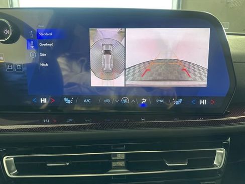 New 2026 Chevrolet Traverse Z71 w/ Enhanced Driving Package AWD/4WD image 26