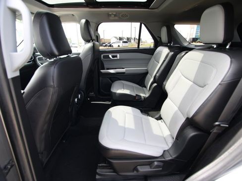 Used 2021 Ford Explorer XLT w/ Equipment Group 202A AWD/4WD image 7