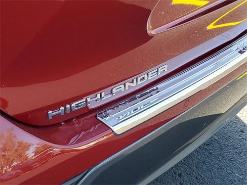 Used 2023 Toyota Highlander Limited image 6
