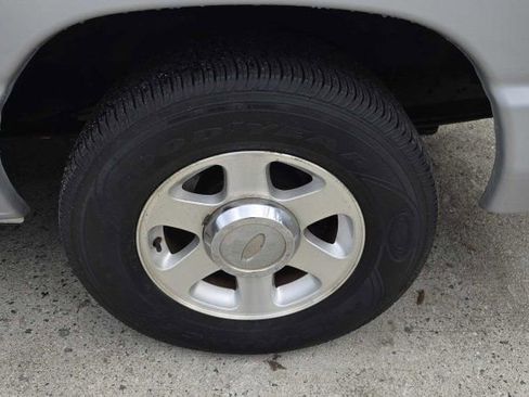 Used 2006 Ford E-150 and Econoline 150 image 11