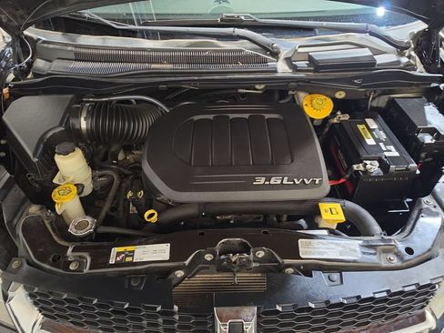 Used 2018 Dodge Grand Caravan SXT FWD image 17