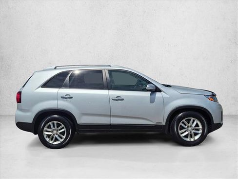 Used 2015 Kia Sorento LX AWD/4WD image 4