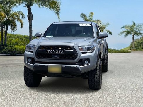 Used 2019 Toyota Tacoma TRD Off-Road AWD/4WD image 7