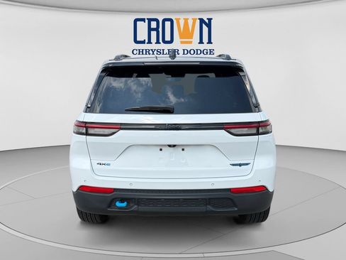 Used 2024 Jeep Grand Cherokee Trailhawk AWD/4WD image 4