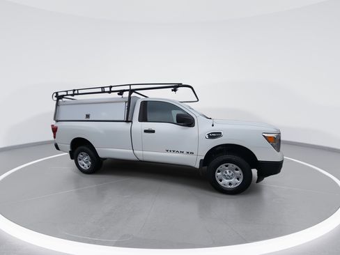 Used 2017 Nissan Titan S image 2