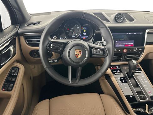Certified 2026 Porsche Macan AWD/4WD image 18