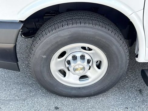 New 2026 Chevrolet Express 3500 LS RWD image 17