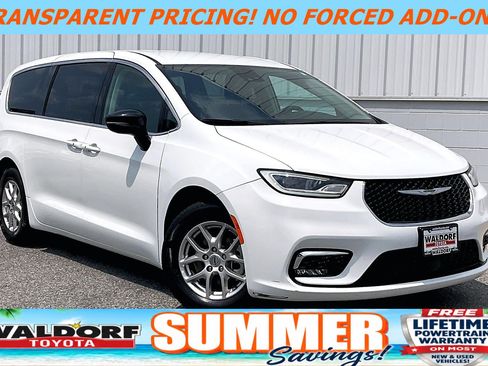 Used 2024 Chrysler Pacifica Touring-L FWD image 1